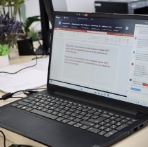 Екран ноутбука з відкритим текстовим документом.