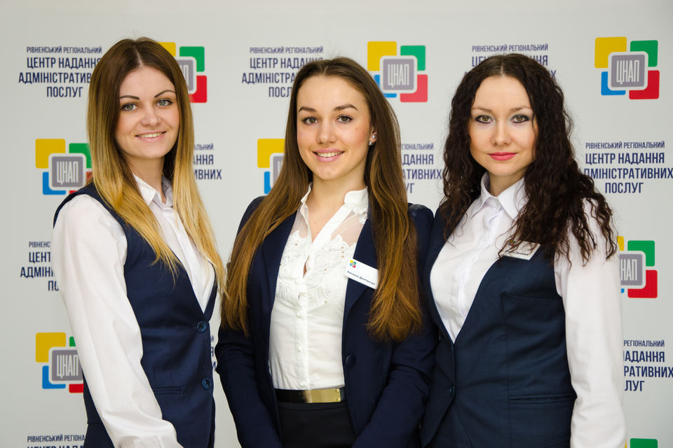 Команда Рівненського регіонального ЦНАПу щоденно працює над покращенням доступності та якості надання адміністративних послуг