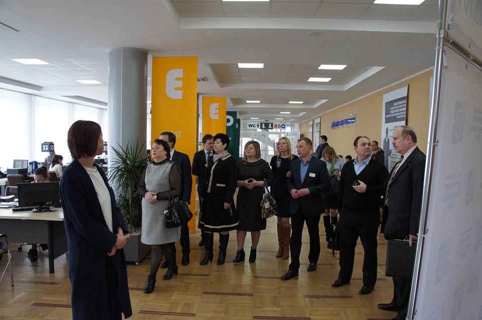 У Рівному провели круглий стіл із обговорення практики впровадження децентралізації у сфері адміністративних послуг