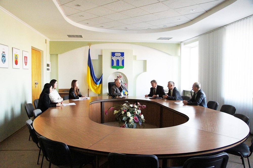 1 грудня 2017 року відбулася робоча зустріч міського голови Володимира Хомка з міжнародними експертами Кшиштофом Садовскі та Тадеушем Сабіком