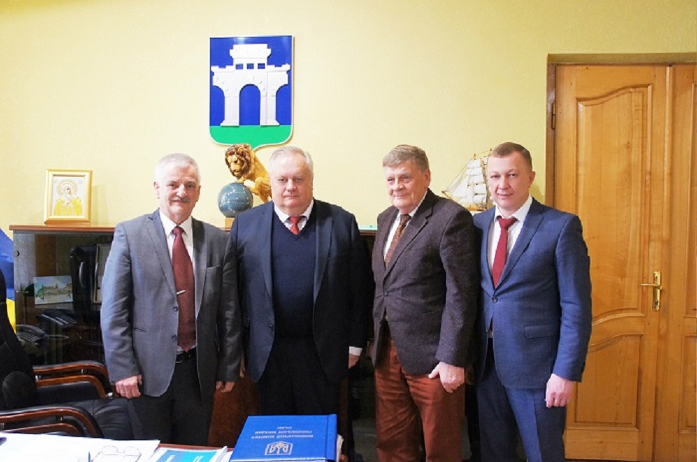 Міський голова Рівного зустрівся з міжнародними експертами щодо результатів роботи у сфері сертифікації системи управління якістю в роботі Рівненського регіонального центру надання адміністративних послуг