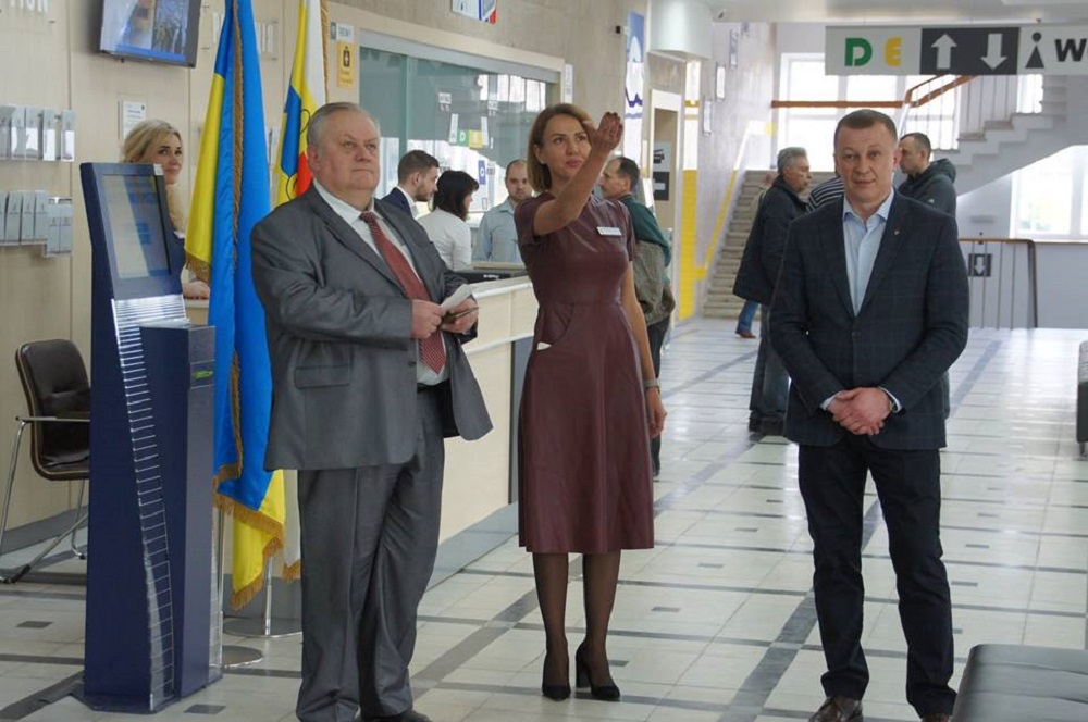 Мер міста протестував експрес-послуги у Рівненському ЦНАПі