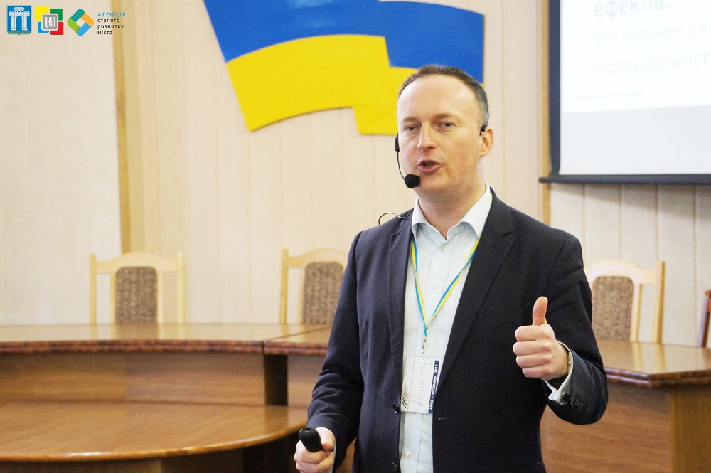 14.10.2017 року в рамках проекту Розробки стратегії розвитку міста Рівного перед активними містянами виступив Кшиштоф Лонтка (Krzysztof Łątka)