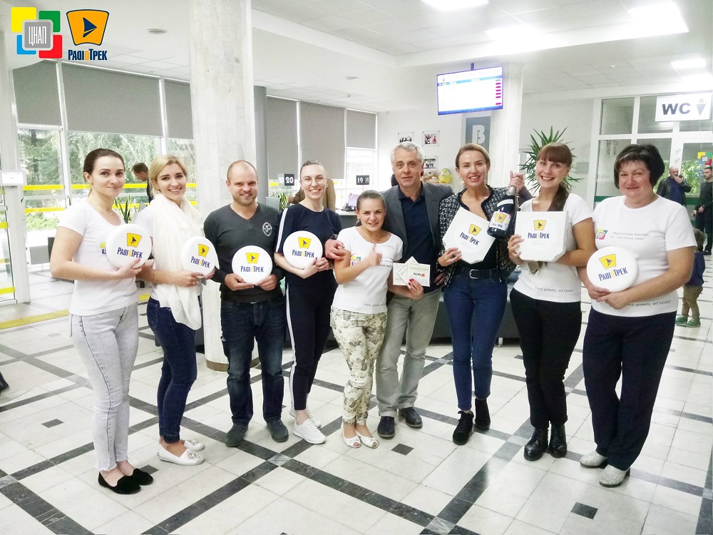 Щиро дякуємо команді Радіо Трек за запрошення до участі та подарунки!