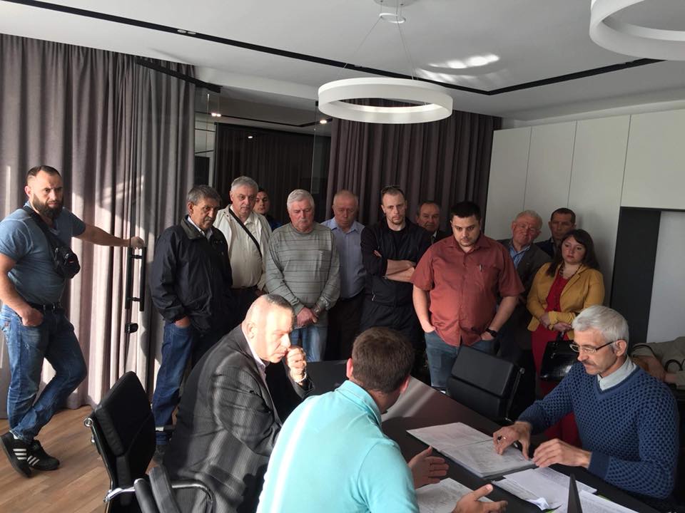 “Ніякої багатоповерхівки замість гаражів”, – влада запевнила рівнян