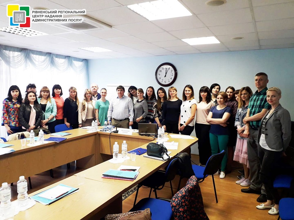 28 квітня 2018 року представник команди Рівненського регіонального ЦНАПу - Лілія Демчук взяла участь у семінарі, проведеному Консалтинговим центром «Бізнес-Гарант» у місті Києві