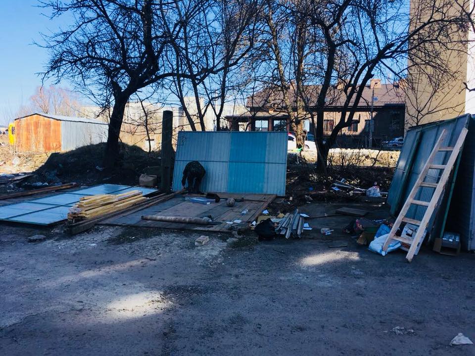Закон один для всіх: у Рівному демонтували 28 незаконних гаражів