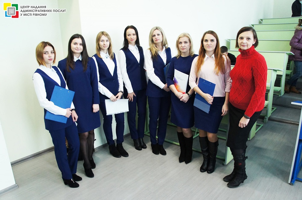 14 листопада 2018 року команда Центру надання адміністративних послуг у місті Рівному поділилася досвідом кращих практик реалізації повноважень у сфері надання адміністративних послуг та ознайомила студентів з роботою Центру вцілому!