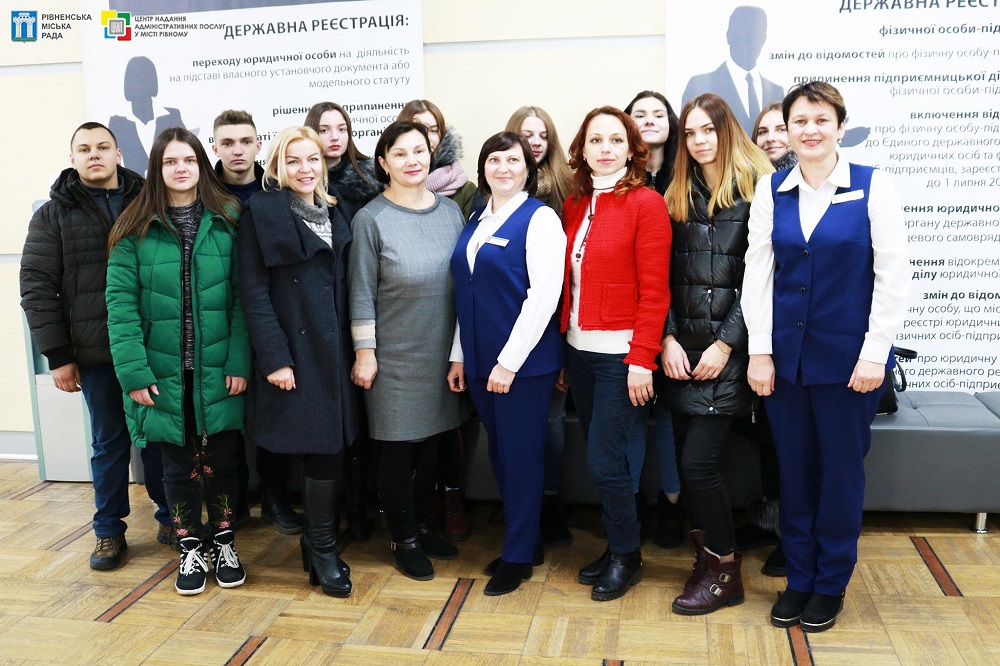 Центр надання адміністративних послуг у місті Рівному відвідали студенти Рівненського коледжу Національного університету біоресурсів та природокористування України!