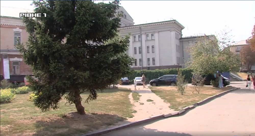 Як планують облаштувати зелену зону за театром у Рівному?