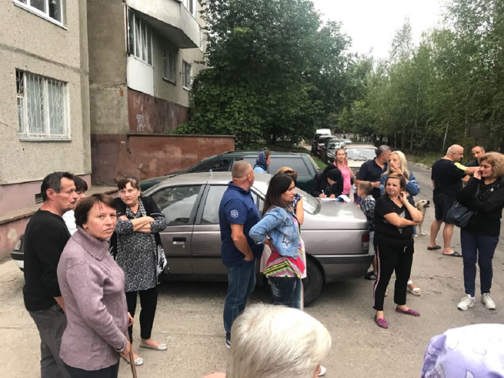 У Рівному на Буковинській мешканці багатоповерхівки об’єднуються проти ймовірного зведення 5-поверхового будинку під вікнами