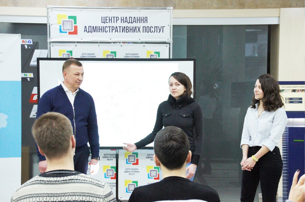 10 лютого 2018 року, у приміщенні Рівненського регіонального центру надання адміністративних послуг відбулася перша зустріч-обговорення з містянами, щодо публічних консультацій концепції парку на Грабнику