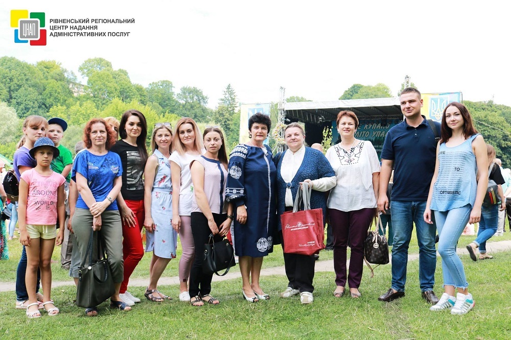 8 липня 2018 року на запрошення Корецької міської ради команда Рівненського регіонального центру надання адміністративних послуг відвідала фестиваль народного мистецтва «Зелене купало в літо упало».