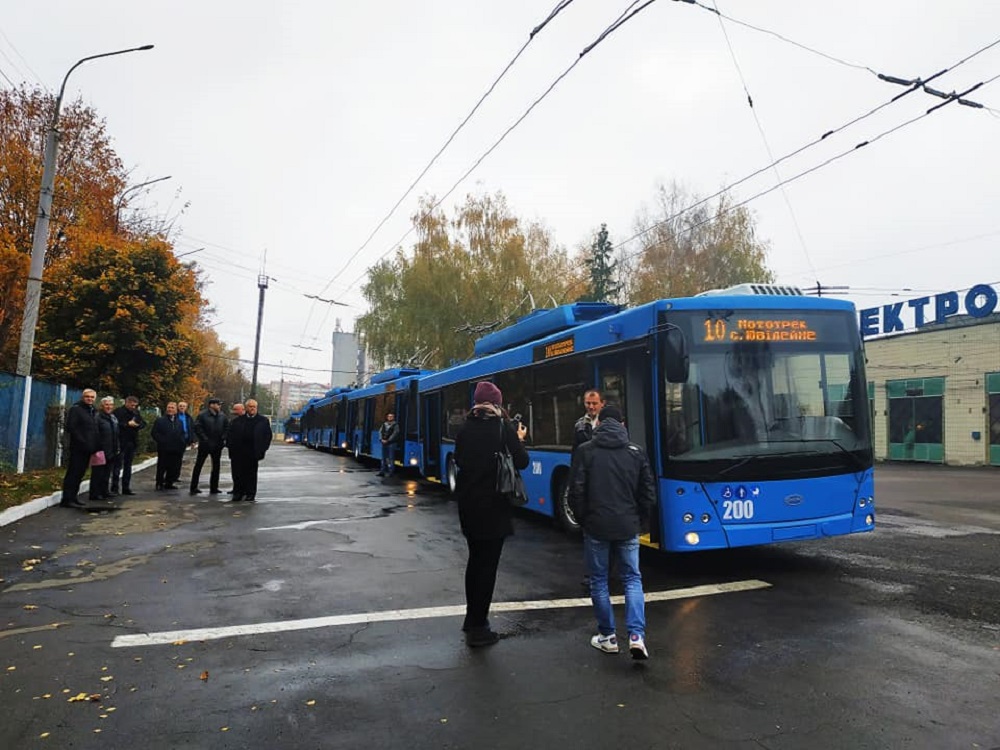 Сім новеньких тролейбусів українського виробництва рушили сьогодні з парку КП 
