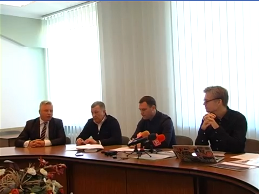 У Рівному хочуть центральну вулицю очистити від вивісок