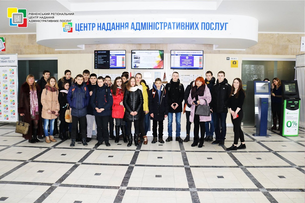 Сьогодні, 19 березня 2018 року команда Рівненського регіонального центру надання адміністративних послуг ділилася своїми знаннями та досвідом з школярами Рівненської загальноосвітньої школи №5!