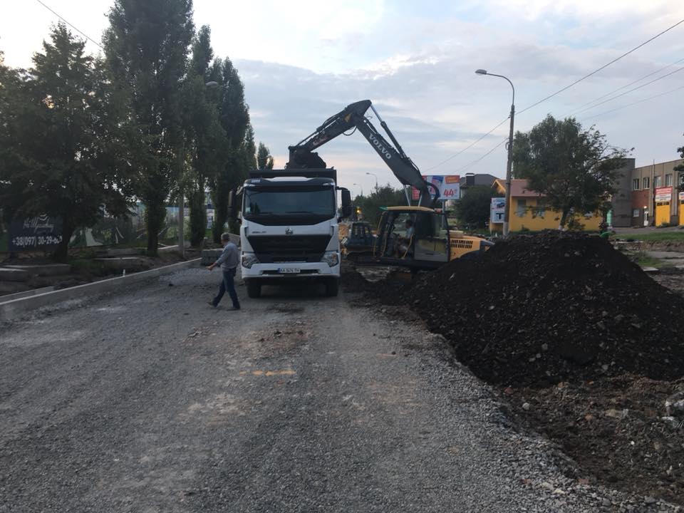 Роботи з капітального ремонту вулиці Макарова продовжуються