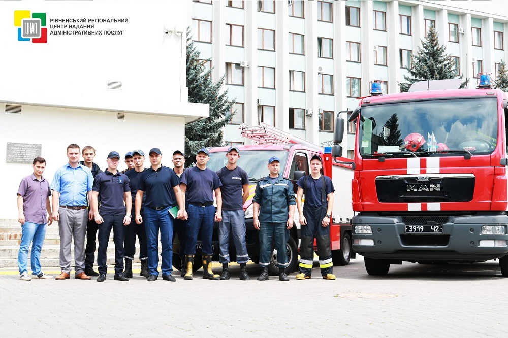 25 липня 2018 року, в Рівненському регіональному центрі надання адміністративних послуг відбулося відпрацювання пожежно-рятувальним підрозділом служби цивільного захисту першої державної пожежно-рятувальної частини