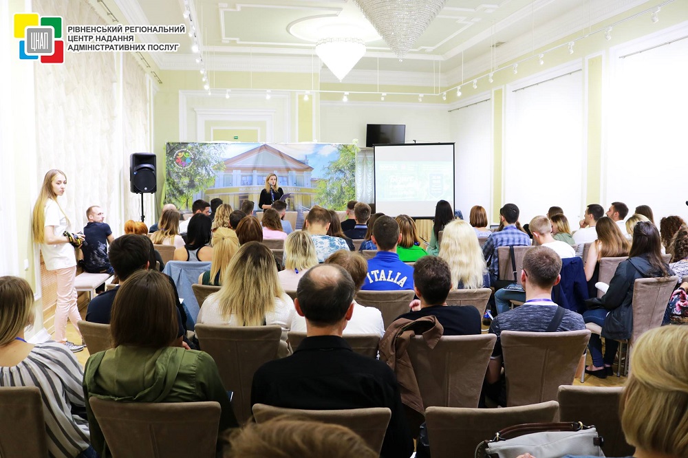 26 червня 2018 року представник команди Рівненського регіонального центру надання адміністративних послуг взяла участь як спікер у семінарі «Бізнес в деталях: історії успіху молодих рівнян»