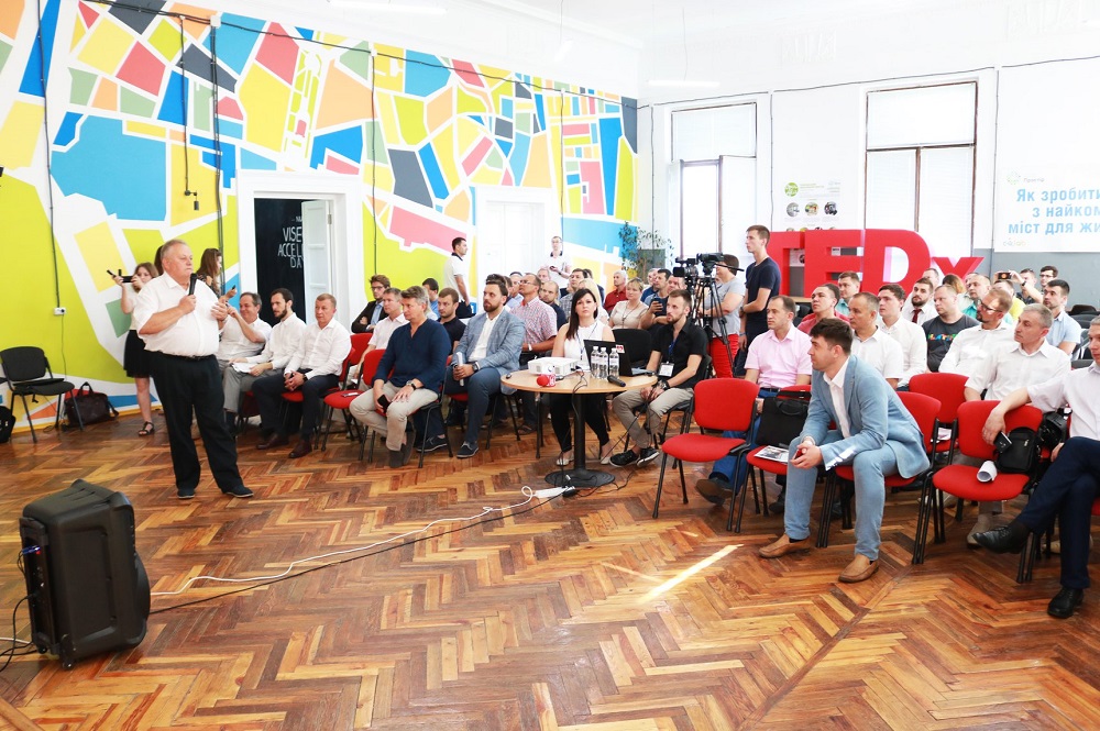 Знайти оптимальне рішення для втілення у Рівному «електронного квитка» намагалися учасники Форуму «Впровадження автоматизованої системи обліку оплати проїзду в міському пасажирському транспорті»