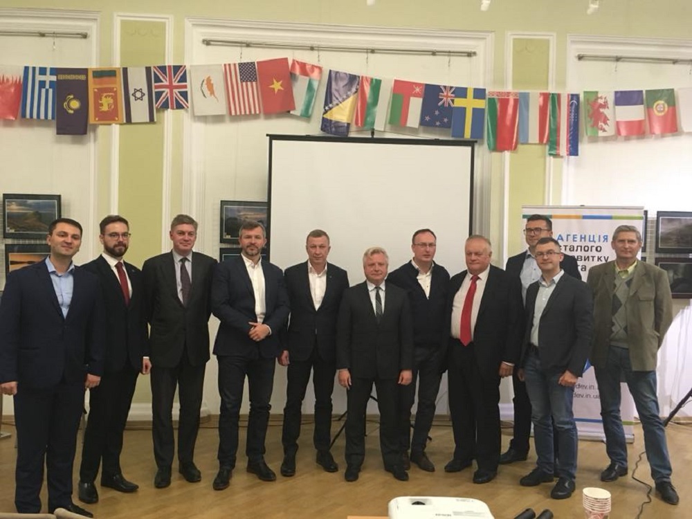 Якою має бути стратегія сучасного міста? Скільки інвестицій потрібно Україні? Яке має бути Рівне в 2030 році?