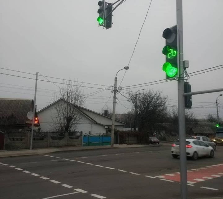На вулиці Князя Володимира у Рівному запрацювали нові світлофори