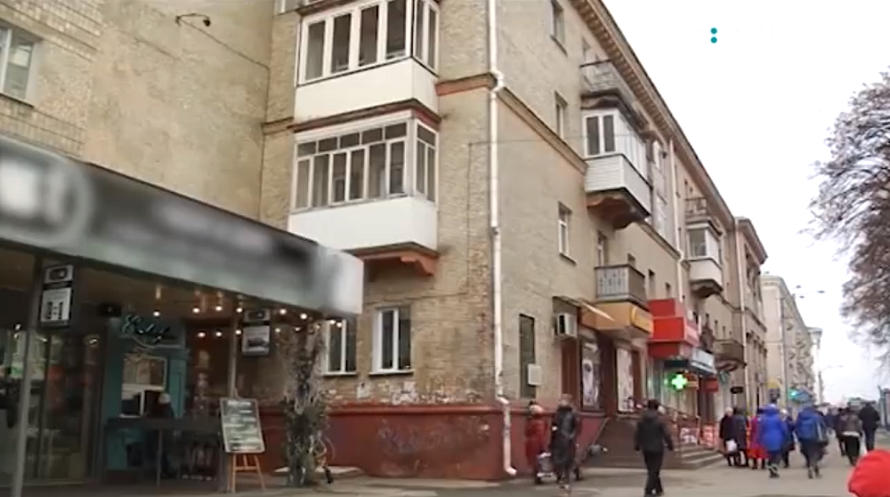 Будинок на Соборній, 57 стане чистішим від реклами за два тижні (ВІДЕО)