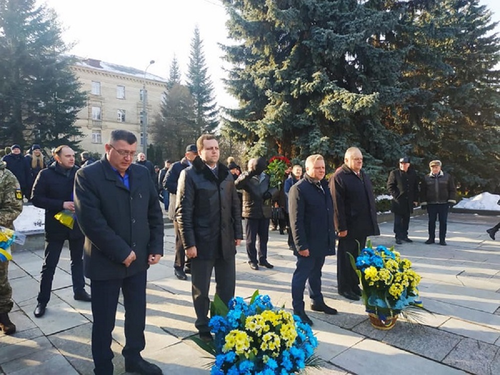 Прапор Єдності пронесли сьогодні рівняни центром міста на честь 100-річчя з Дня Соборності України