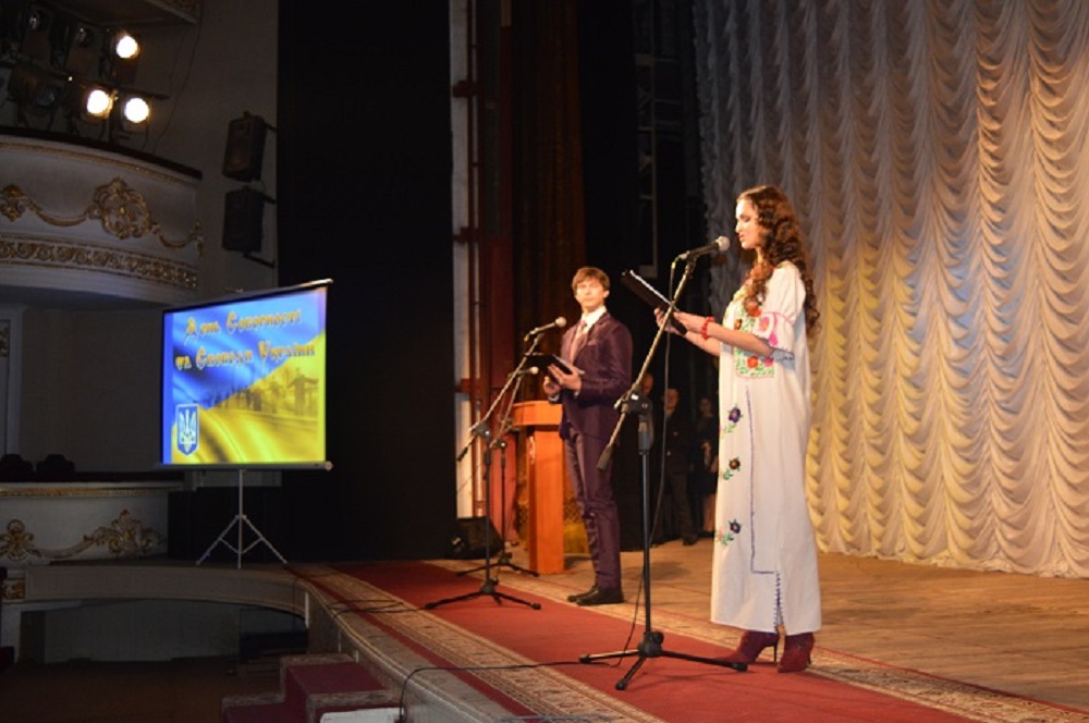 З нагоди відзначення 100-річчя з Дня проголошення Соборності України мешканців Рівного нагородили Почесними грамотами міської ради