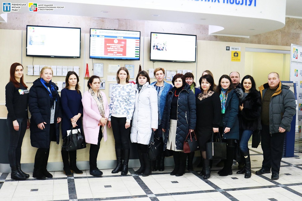 Сьогодні, 30 січня, у Центрі надання адміністративних послуг у місті Рівному, провели семінар на тему: «Комунікативна компетентність адміністраторів центрів надання адміністративних послуг як елемент покращення якості надання адміністративних послуг»