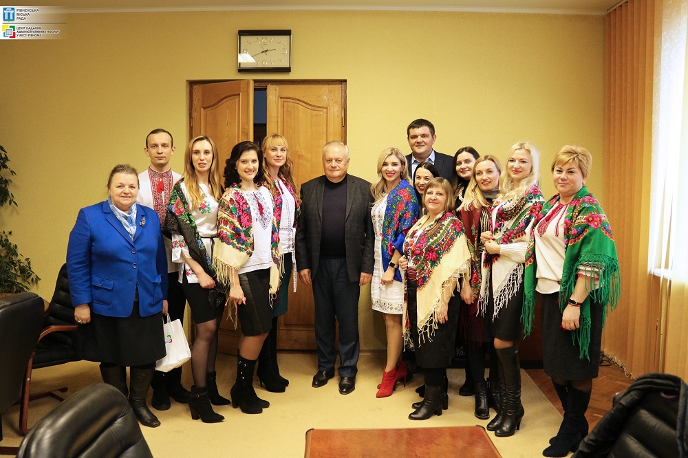 Щиро вітаємо Вас з Різдвом Христовим!