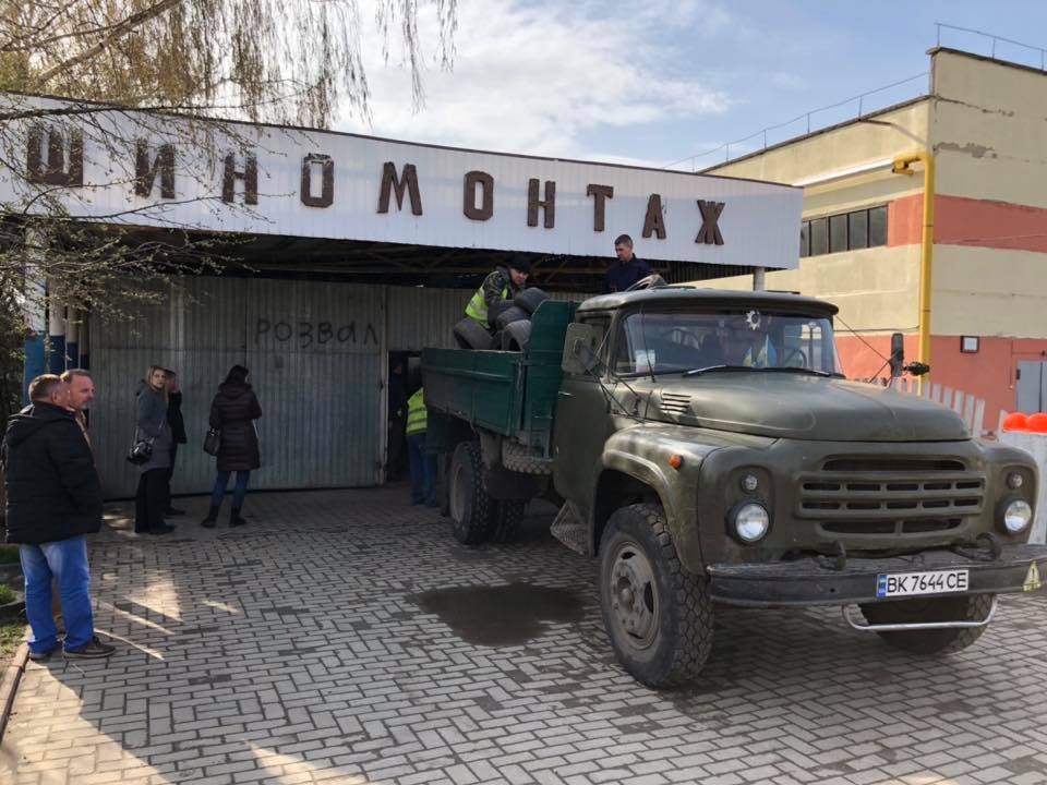 17 квітня 2019 року демонтують незаконно встановлену тимчасову споруду на перехресті вулиць Макарова та Корольова