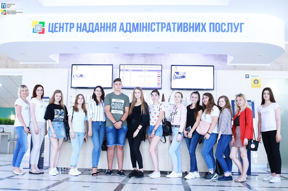 Студенти Рівненського державного гуманітарного університету ознайомилися з інноваціями та перспективами розвитку Центру надання адміністративних послуг у місті Рівному!