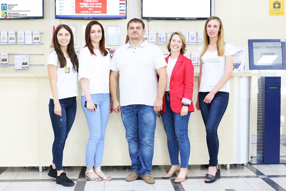 Команда Центру надання адміністративних послуг у місті Рівному завжди радо зустрічає гостей!