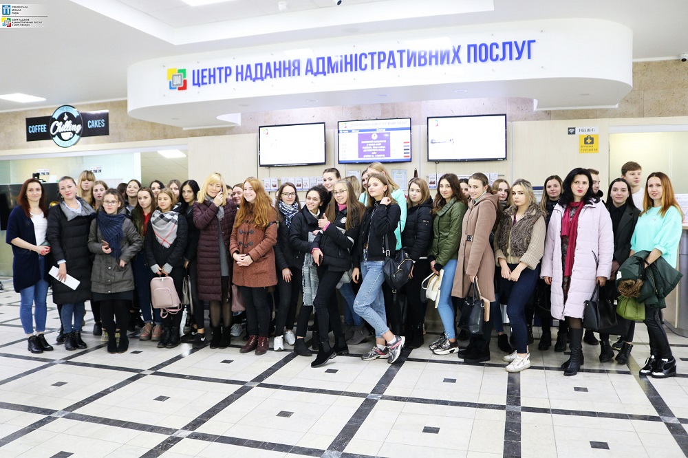 Центр надання адміністративних послуг у місті Рівному один з найяскравіших прикладів успішної реформи системи надання адміністративних послуг в Україні!