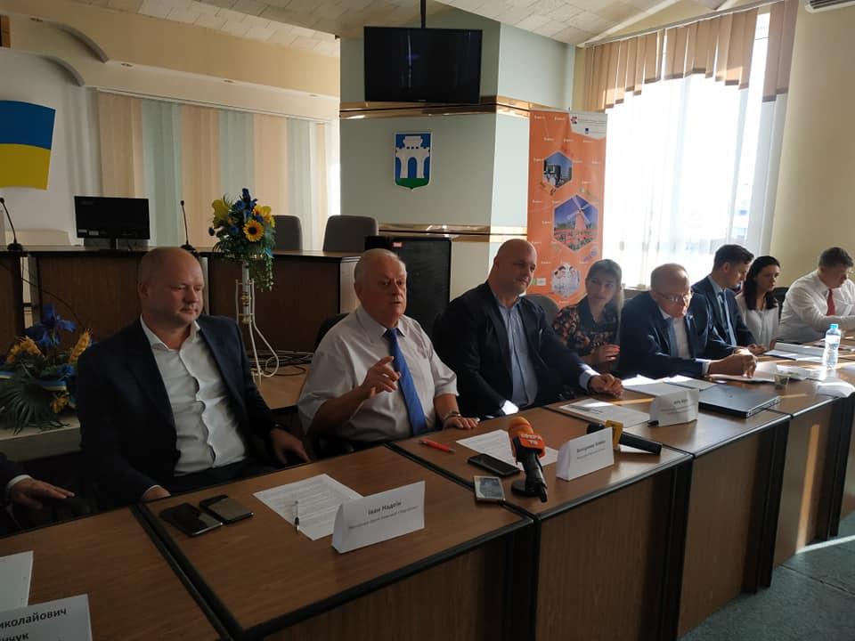 Міський голова Рівного Володимир Хомко підписав протокол про наміри між Рівненською міською радою, компанією