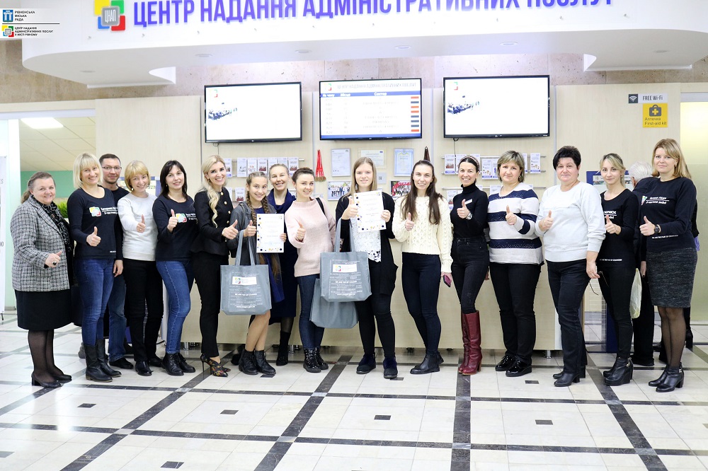 20 листопада до Всесвітнього дня дитини командою Центру було нагороджено юних художників та переможців конкурсу дитячих малюнків «ЦНАП очима дитини»