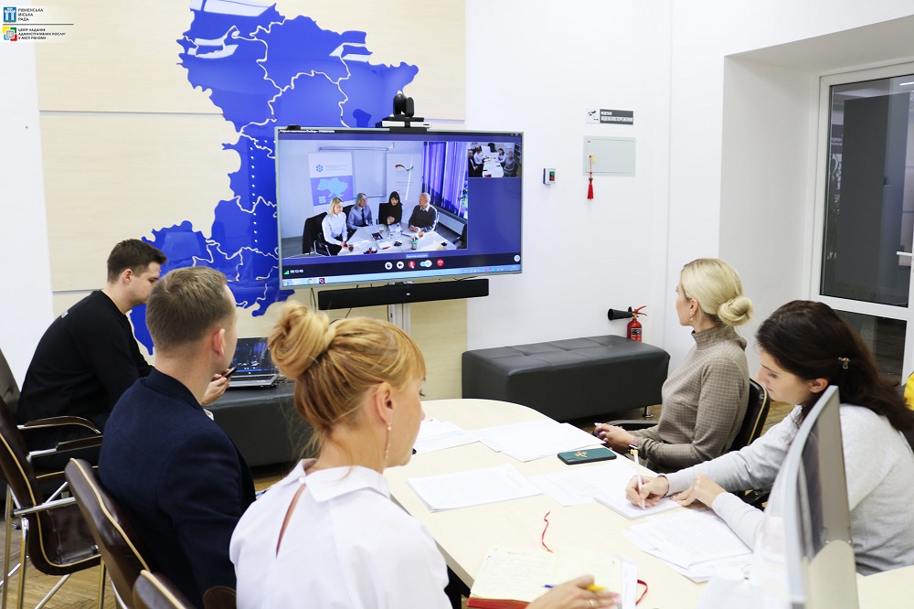 4 грудня команда Центру надання адміністративних послуг у місті Рівному взяла участь у Всеукраїнській онлайн-трансляції з питань розвитку системи публічних послуг