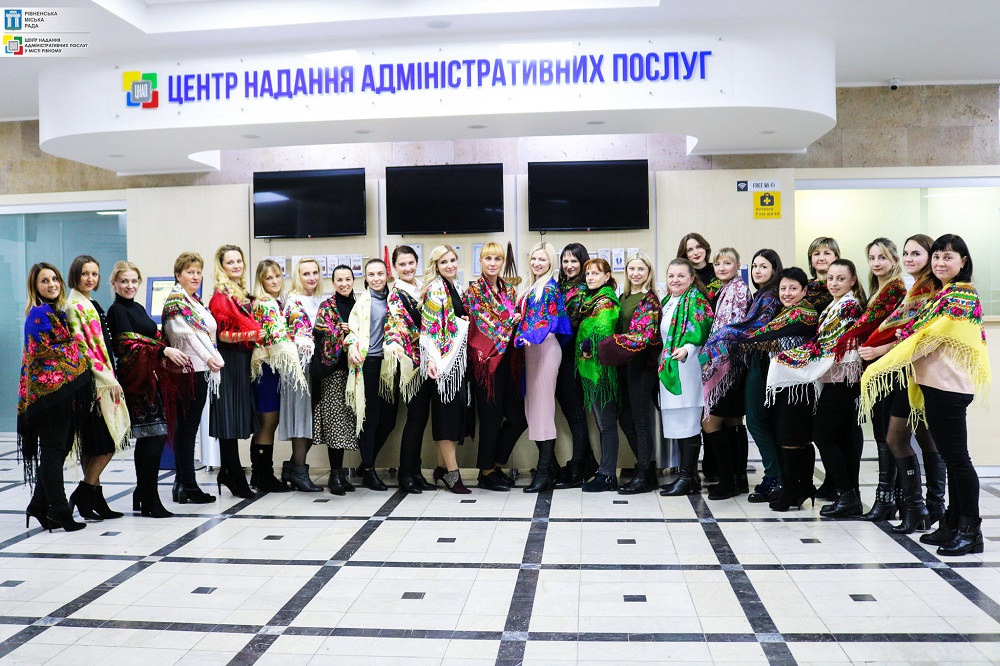 Щиро вітаємо Вас з Днем української хустки