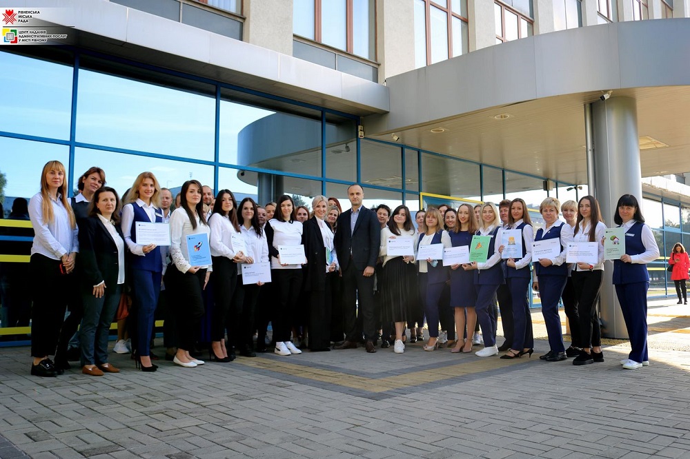 Щиро вітаємо усіх працівників Центрів надання адміністративних послуг з 9-ю річницею прийняття Закону України «Про адміністративні послуги»