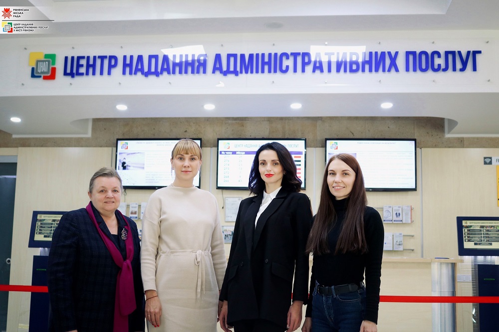 Команда Центру надання адміністративних послуг у місті Рівному вітає з призначенням на посаду начальника управління забезпечення надання адміністративних послуг Рівненської міської ради — Наталію Майорову!