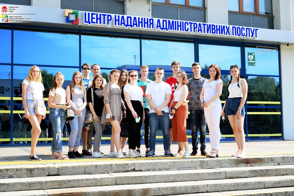 До центру надання адміністративних послуг у місті Рівному завітали студенти Рівненського державного гуманітарного університету