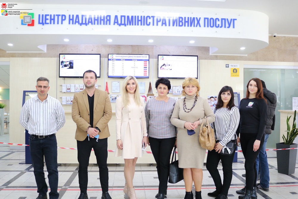 Команда Центру надання адміністративних послуг у місті Рівному радо ділиться досвідом з колегами!