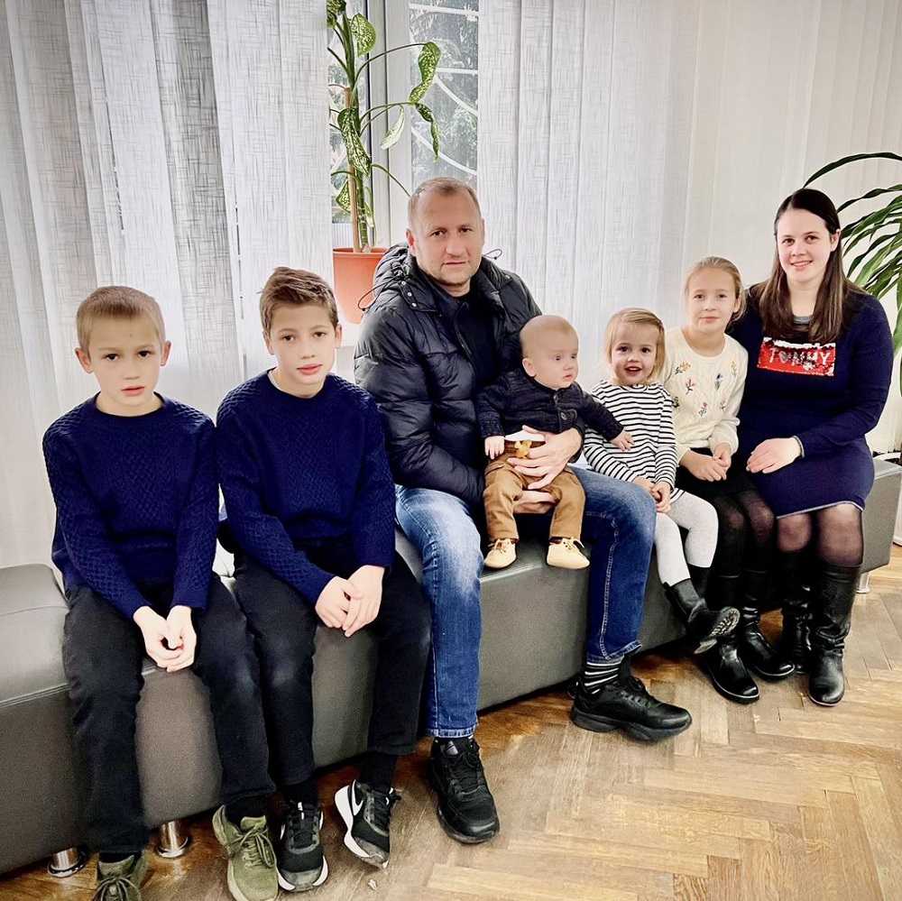 До ЦНАПу усією родиною!
