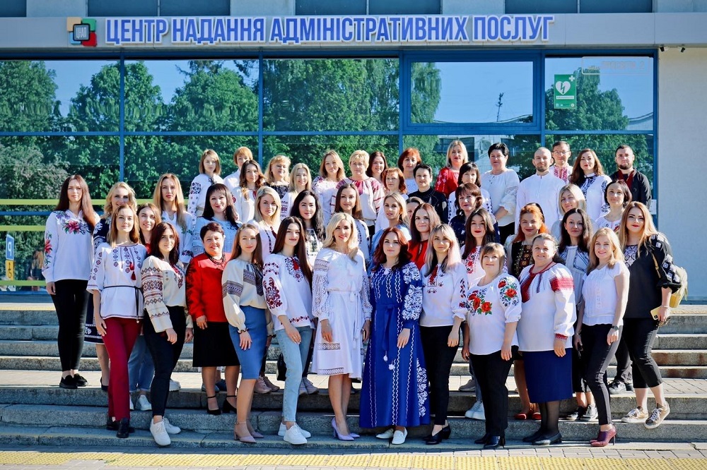 З Днем вишиванки, наш героїчний народе!