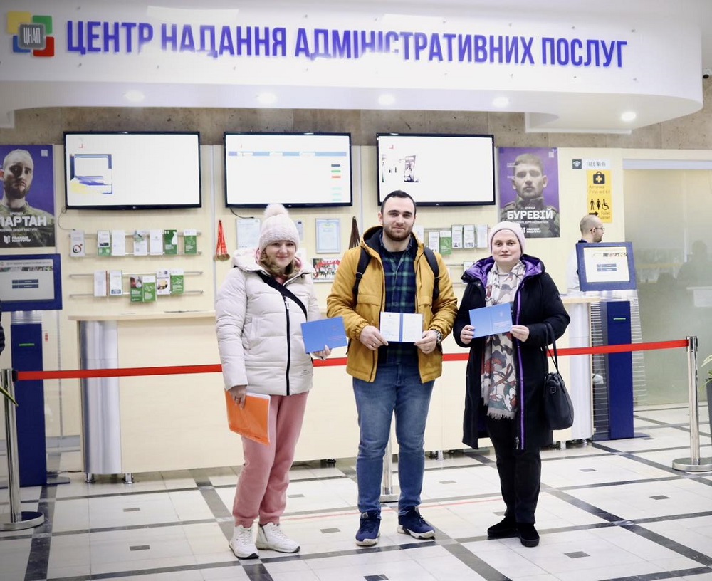 Перші клієнти, які отримали свідоцтва сільськогосподарського дорадника через ЦНАП міста Рівного