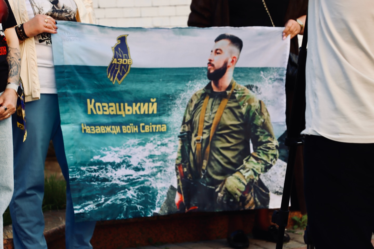 Прапор із зображенням чоловіка.